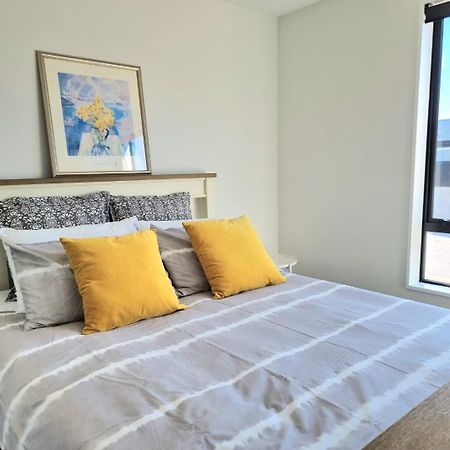 基督城Addington Townhouse With Carpark 8Mins Walk To Hagley Park South别墅 外观 照片