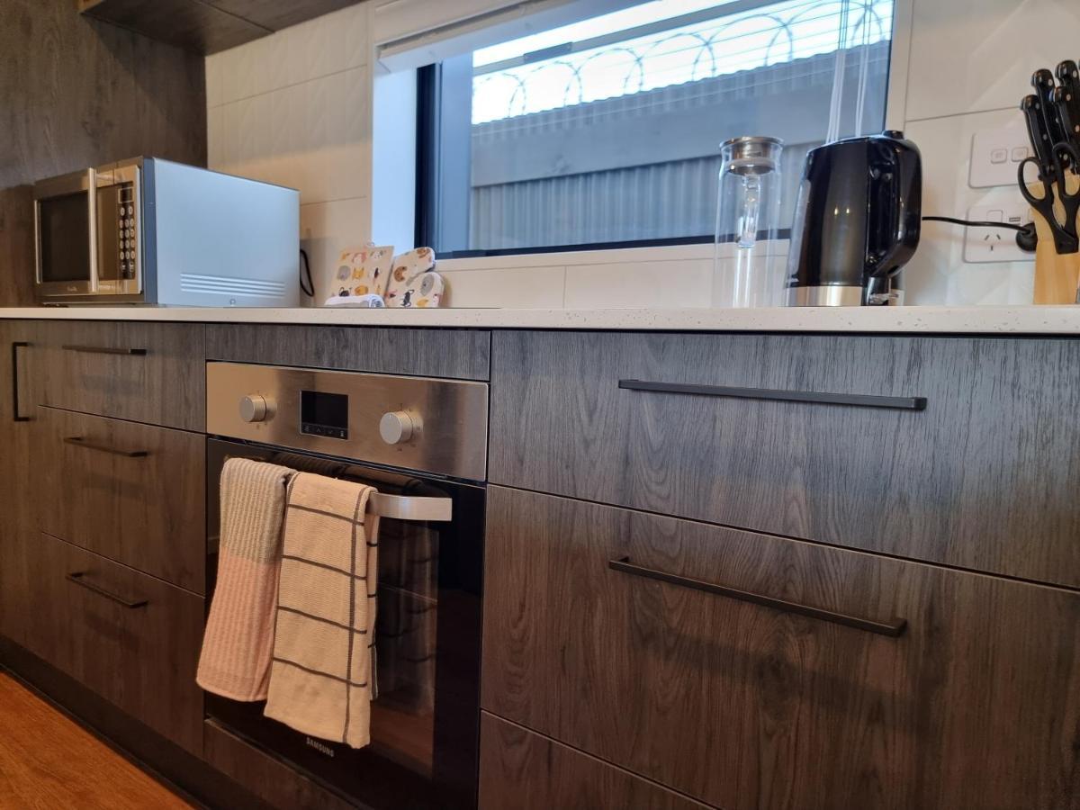基督城Addington Townhouse With Carpark 8Mins Walk To Hagley Park South别墅 外观 照片