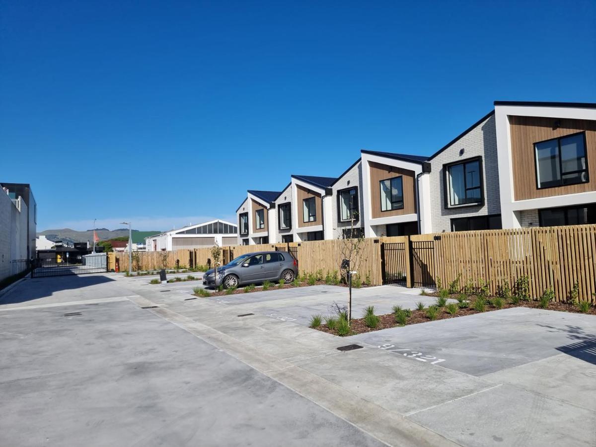 基督城Addington Townhouse With Carpark 8Mins Walk To Hagley Park South别墅 外观 照片