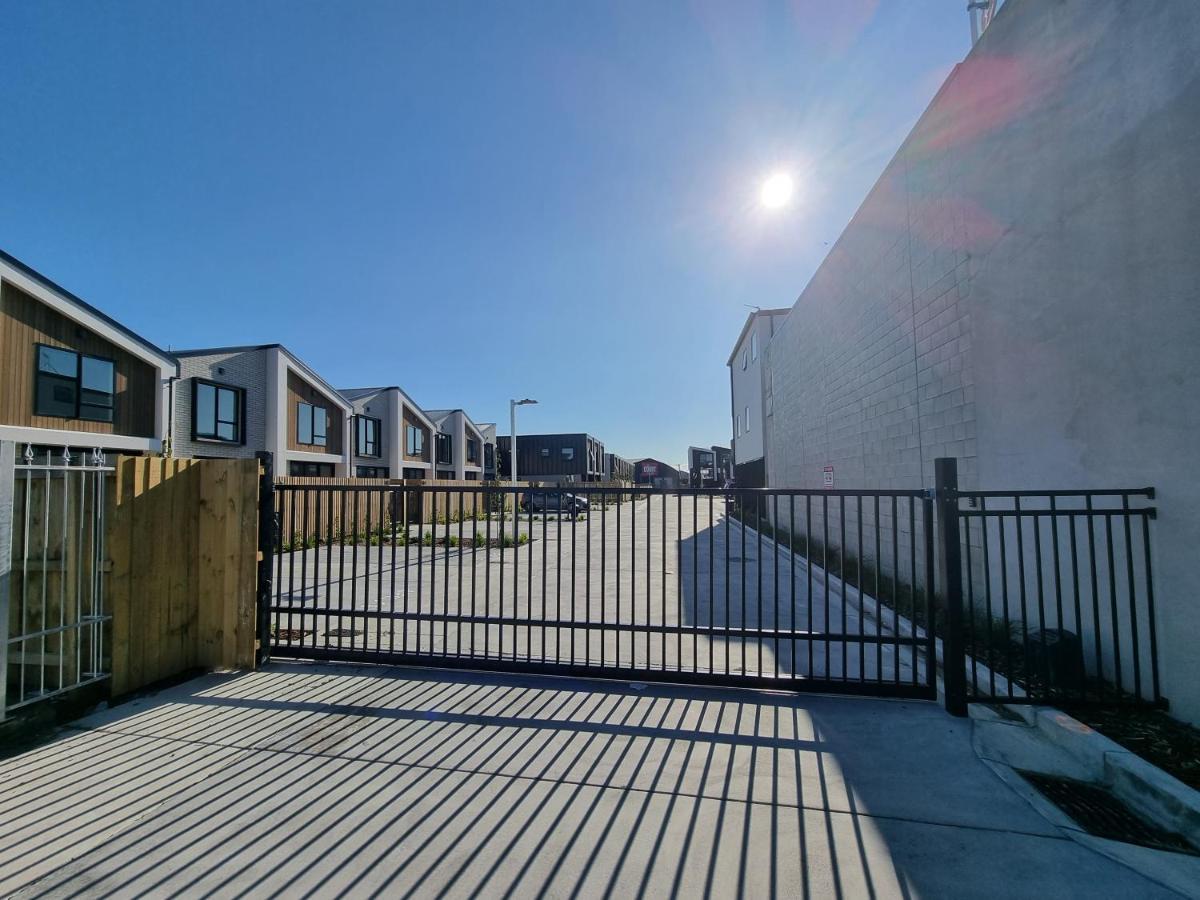 基督城Addington Townhouse With Carpark 8Mins Walk To Hagley Park South别墅 外观 照片