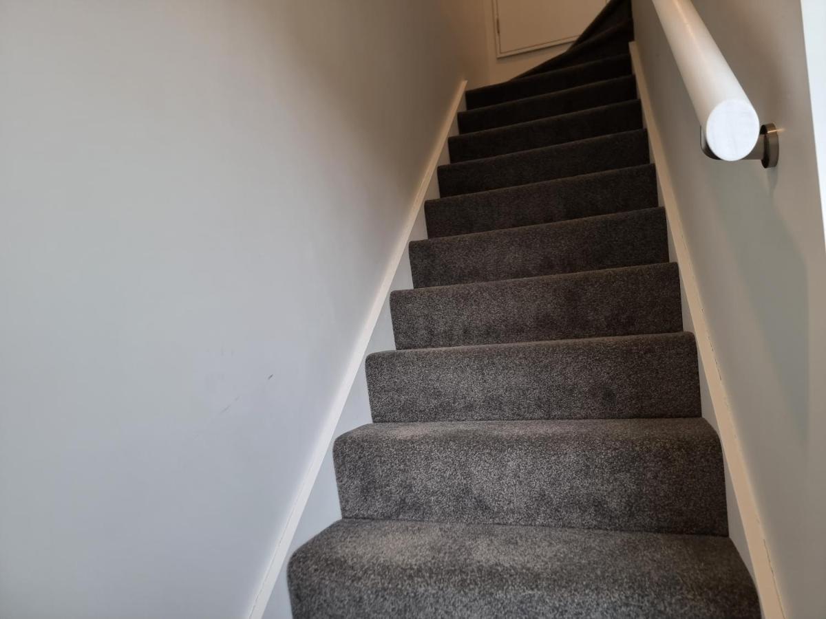 基督城Addington Townhouse With Carpark 8Mins Walk To Hagley Park South别墅 外观 照片