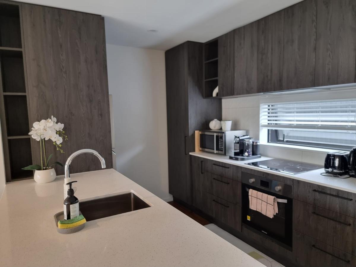 基督城Addington Townhouse With Carpark 8Mins Walk To Hagley Park South别墅 外观 照片