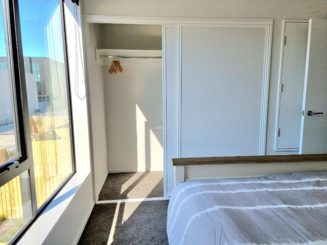 基督城Addington Townhouse With Carpark 8Mins Walk To Hagley Park South别墅 外观 照片