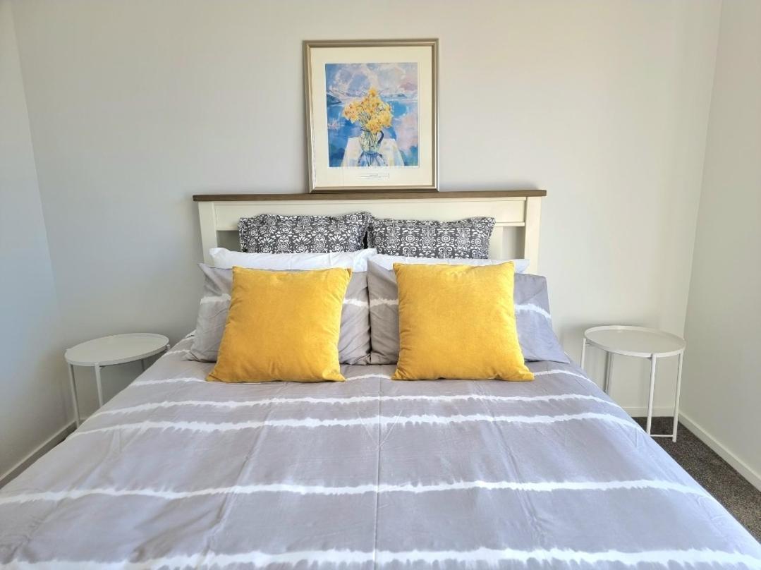 基督城Addington Townhouse With Carpark 8Mins Walk To Hagley Park South别墅 外观 照片