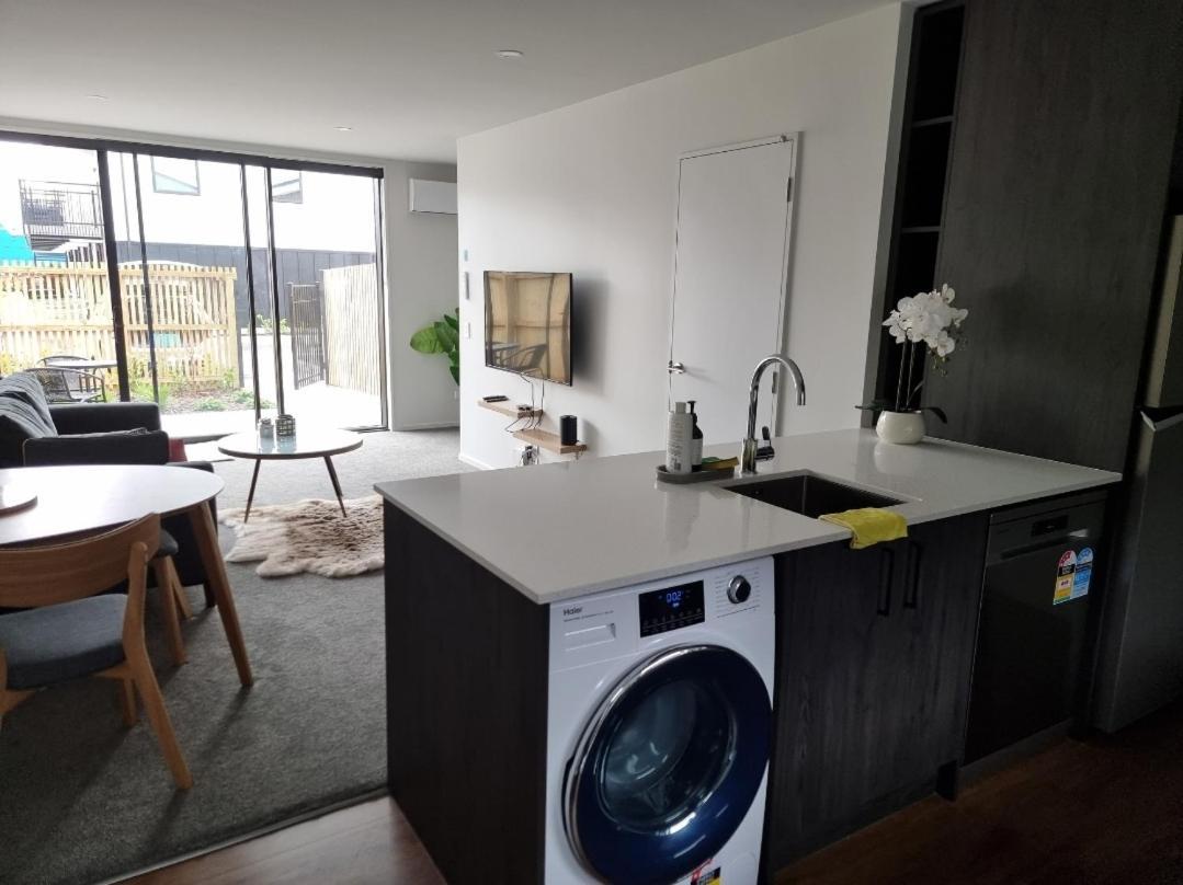 基督城Addington Townhouse With Carpark 8Mins Walk To Hagley Park South别墅 客房 照片